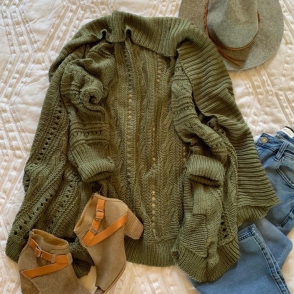 Olive Cable Knit Cardigan Sweater 🌾 - Picture 3 of 4